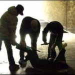 scolari_legano_un_disabile